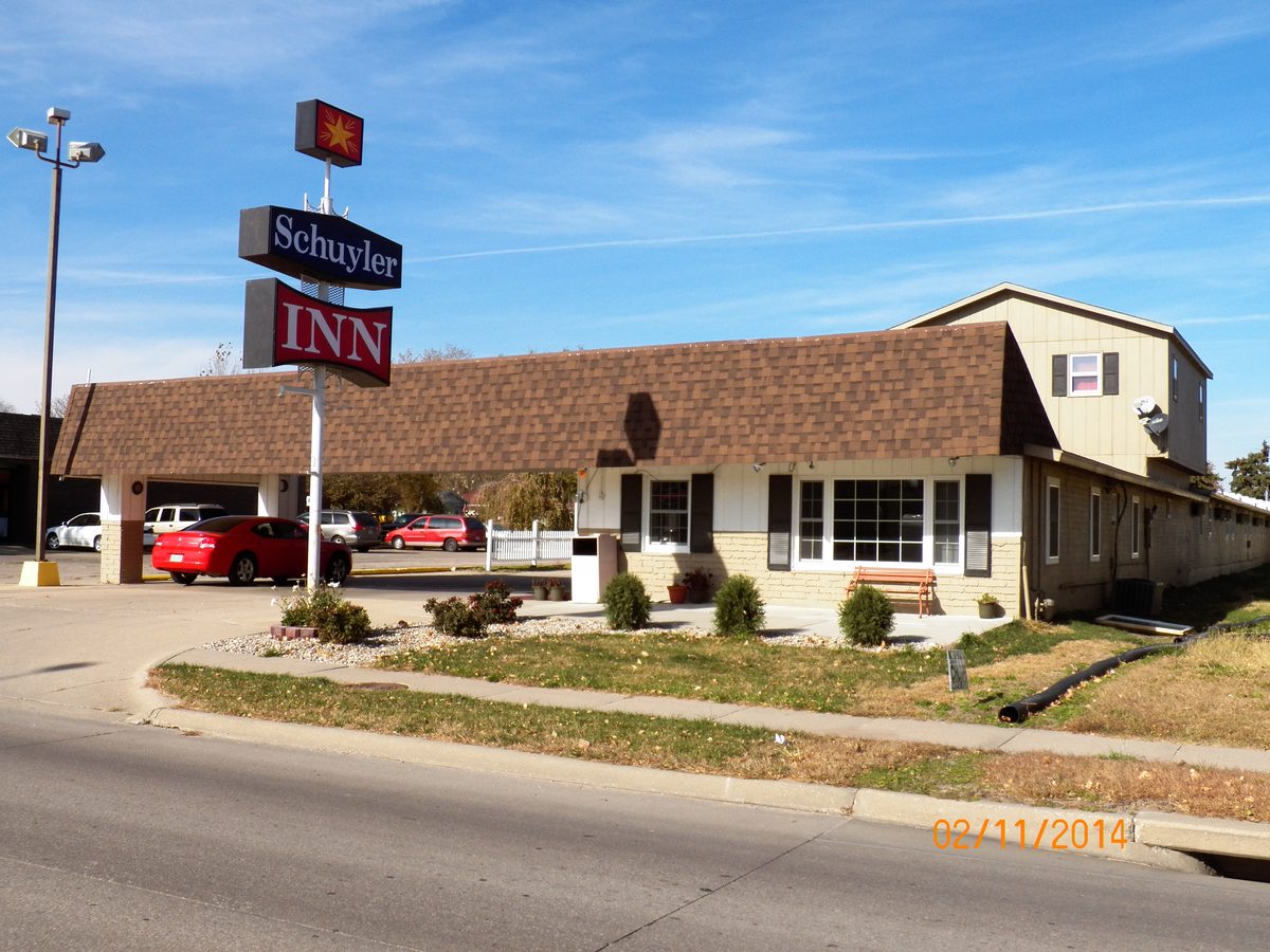 The Schuyler Inn exterior with its roadside sign in Schuyler, Nebraska